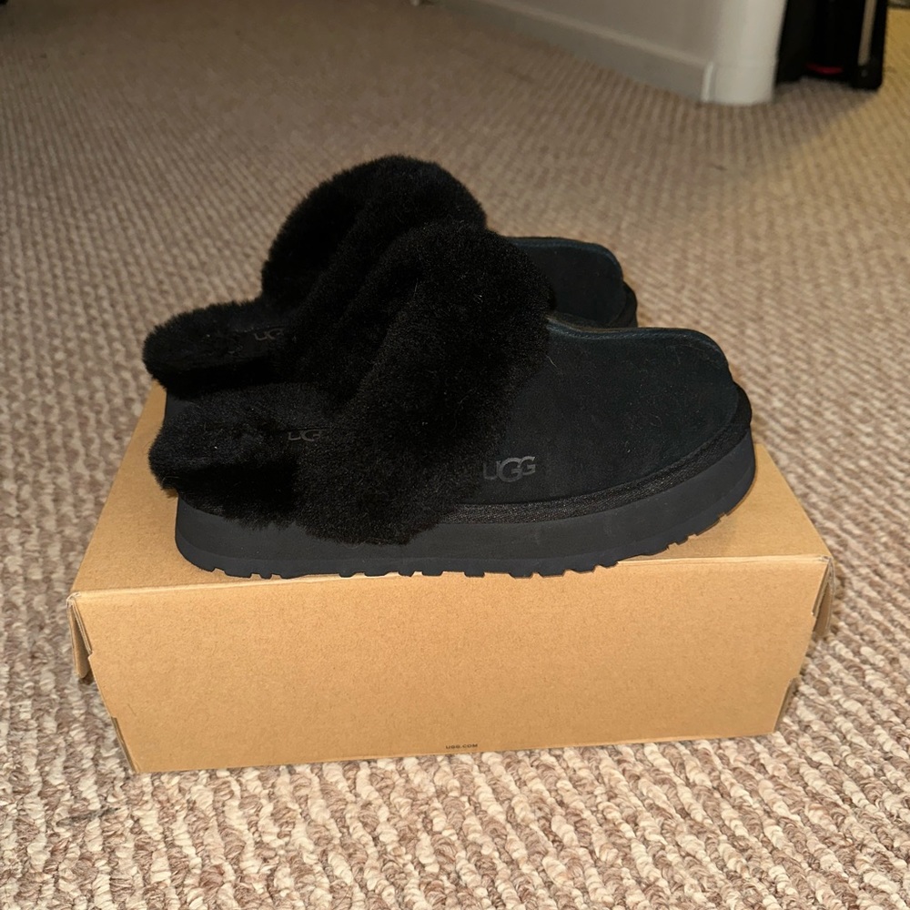 UGG Disquette Slippers LIKE NEW Women’s Size 8